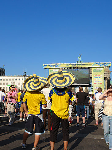 Fotos Fans am Brandenburger Tor