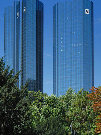 Deutsche Bank mit Statue Foto 