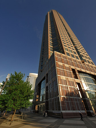 Foto Messeturm von unten - Frankfurt am Main