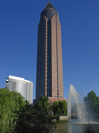 Messeturm mit Ludwig-Erhard-Anlage Fotos