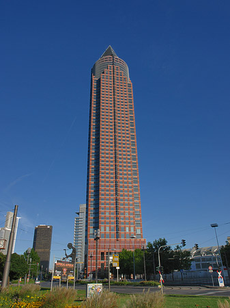 Fotos Messeturm mit Theodor-Heuss-Allee | Frankfurt am Main