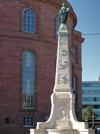 Fotos Paulskirche hinter Statue | Frankfurt am Main