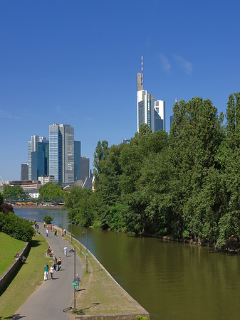 Fotos Skyline von Frankfurt mit Ufer | Frankfurt am Main