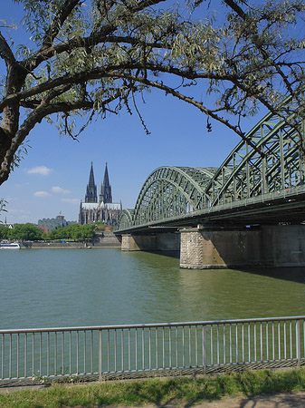 Hohenzollernbrücke am Kölner Dom Fotos