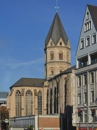 Foto St Andreas mit Häusern - Köln