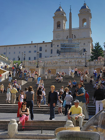 Kirche und Treppe Fotos