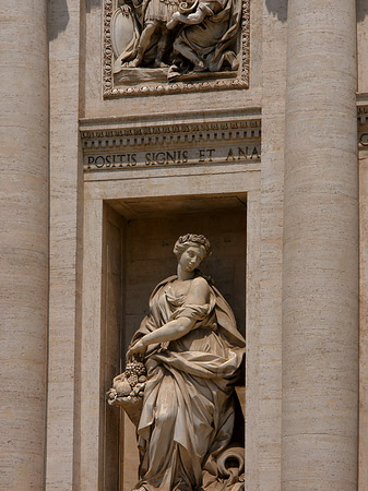 Statuen am Trevibrunnen