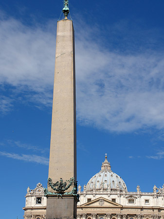 Foto Obelisk mit dem Petersdom - 