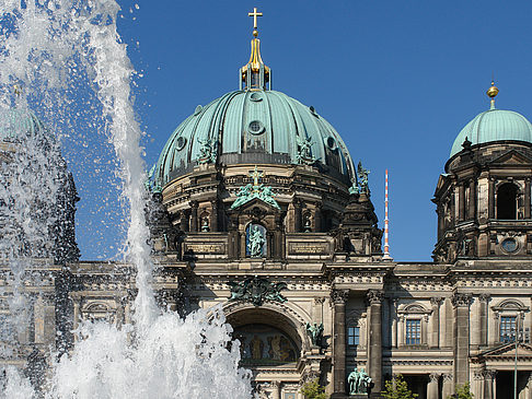 Foto Brunnen im Lustgarten