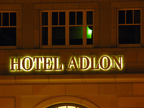 Hotel Adlon bei Nacht