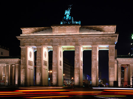 Fotos Brandenburger Tor mit Straßenverkehr