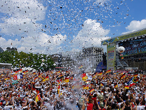 Foto Konfetti Parade - Nationalmannschaft