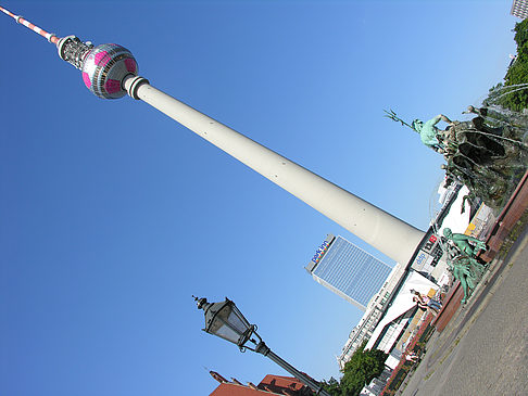 Fernsehturm mit Neptunbrunnen