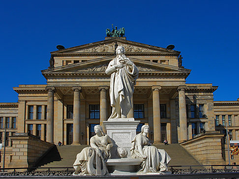 Foto Schillerdenkmal mit Konzerthaus