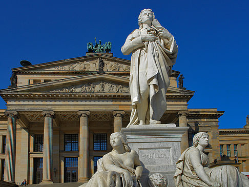 Schillerdenkmal mit Konzerthaus Fotos