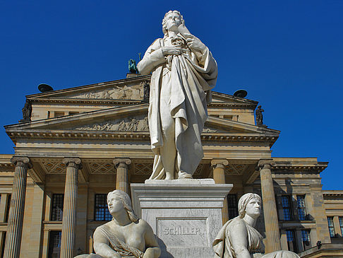 Schillerdenkmal mit Konzerthaus Fotos