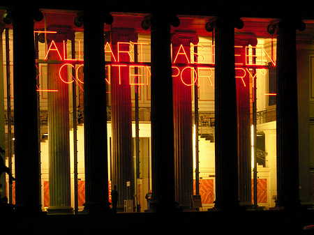 Nationalgallerie bei Nacht Fotos