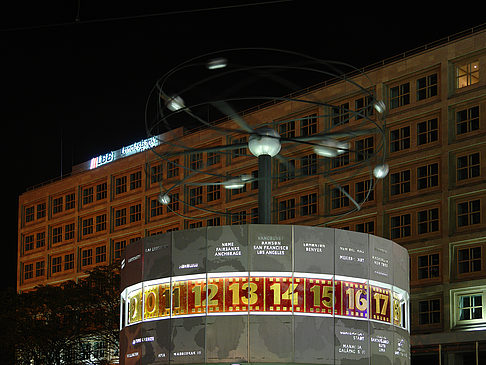 Weltzeituhr am Alexanderplatz Foto 