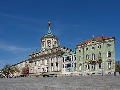 Foto Rathaus mit Knobelsdorffhaus - Potsdam