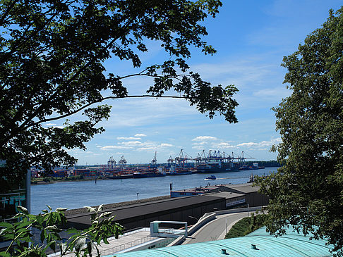 Altonaer Balkon mit Blick auf den Hafen Foto 