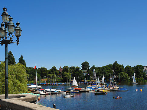 Bootsverleih und Hafen auf der Außenalster Foto 