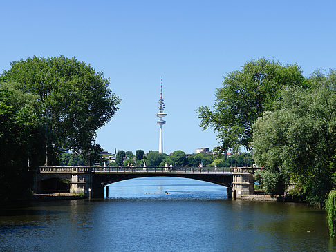 Schwanenwikbrücke und Heinrich-Hertz-Turm Foto 