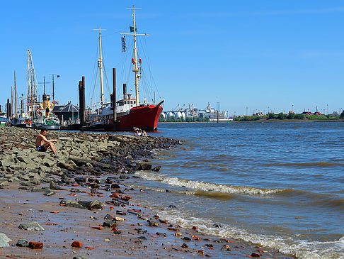 Strand und Hafen von Övelgönne Fotos