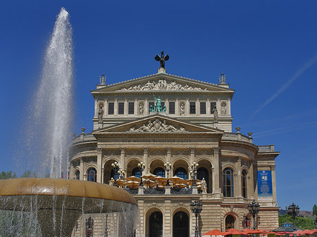 Foto Alte Oper mit Brunnen - Frankfurt am Main