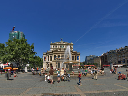 Foto Alte Oper mit Häusern - Frankfurt am Main