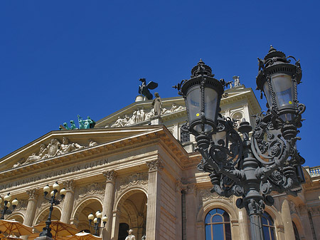 Alte Oper mit Laterne