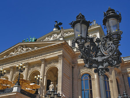 Alte Oper mit Laterne