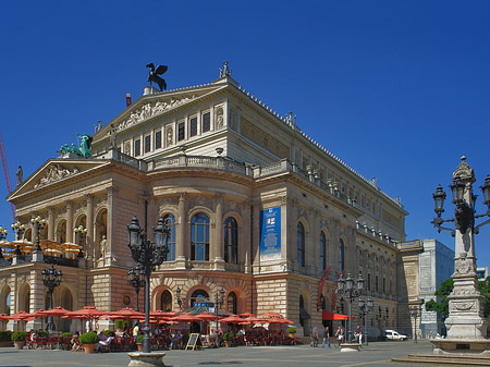 Fotos Alte Oper mit Schirmen | Frankfurt am Main