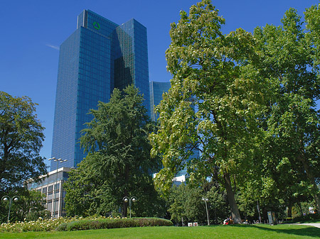 Foto Dresdner Bank neben Trianon