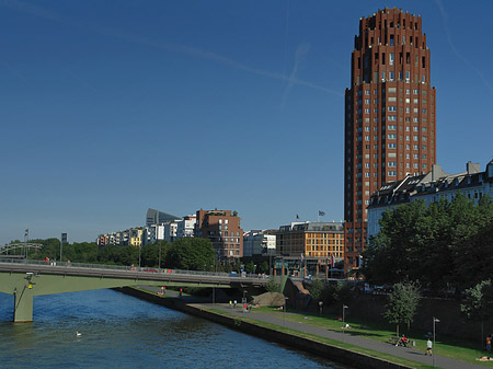 Main Plaza mit Ufer