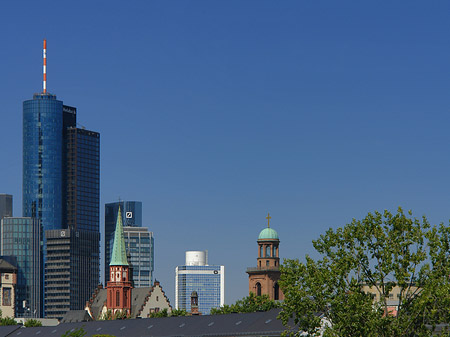 Maintower mit Paulskirche