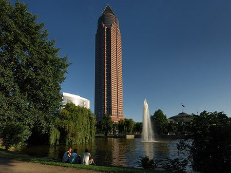 Foto Messeturm mit Ludwig-Erhard-Anlage