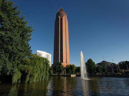 Foto Messeturm mit Ludwig-Erhard-Anlage