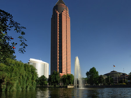 Messeturm mit Ludwig-Erhard-Anlage Fotos