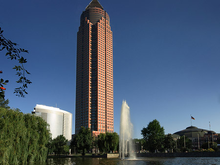 Foto Messeturm mit Ludwig-Erhard-Anlage