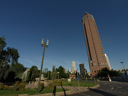 Foto Messeturm mit Ludwig-Erhard-Anlage