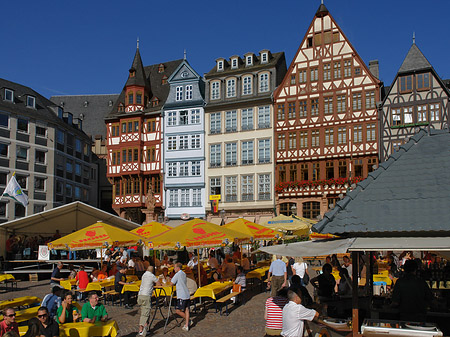 Fotos Römer mit Schirmen | Frankfurt am Main