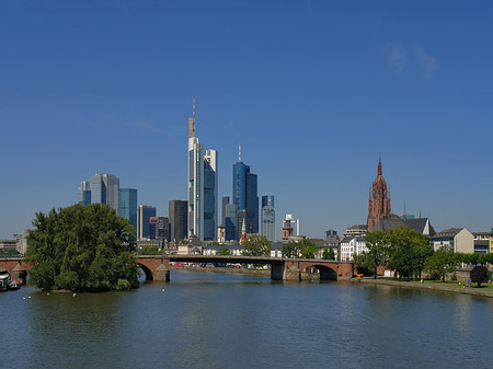 Fotos Skyline von Frankfurt mit Alter Brücke