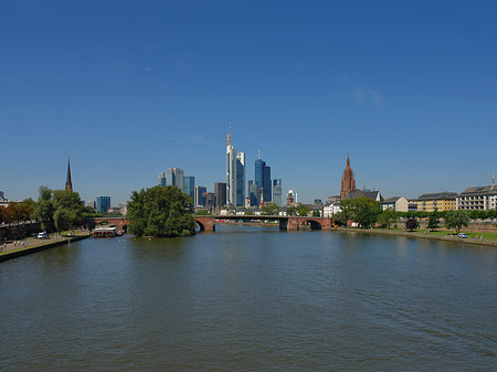 Fotos Skyline von Frankfurt mit Alter Brücke