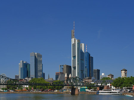 Fotos Skyline von Frankfurt mit eisernem Steg