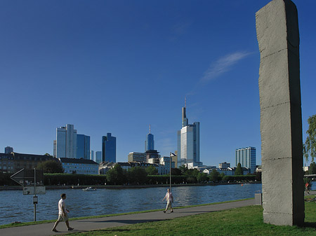 Skyline von Frankfurt mit Obelisk