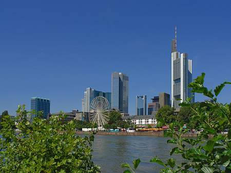 Skyline von Frankfurt mit Riesenrad