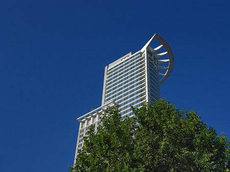 Fotos Westendtower mit Baum | Frankfurt am Main