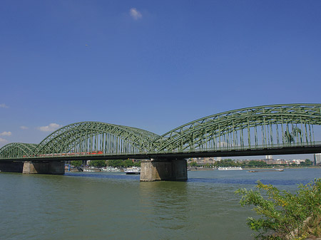 Fotos Hohenzollernbrücke mit Zug