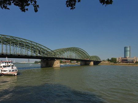 Foto Hohenzollernbrücke reicht ans Kennedyufer - Köln