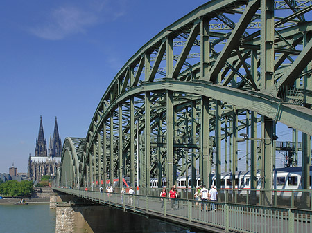 Hohenzollernbrücke beim Kölner Dom